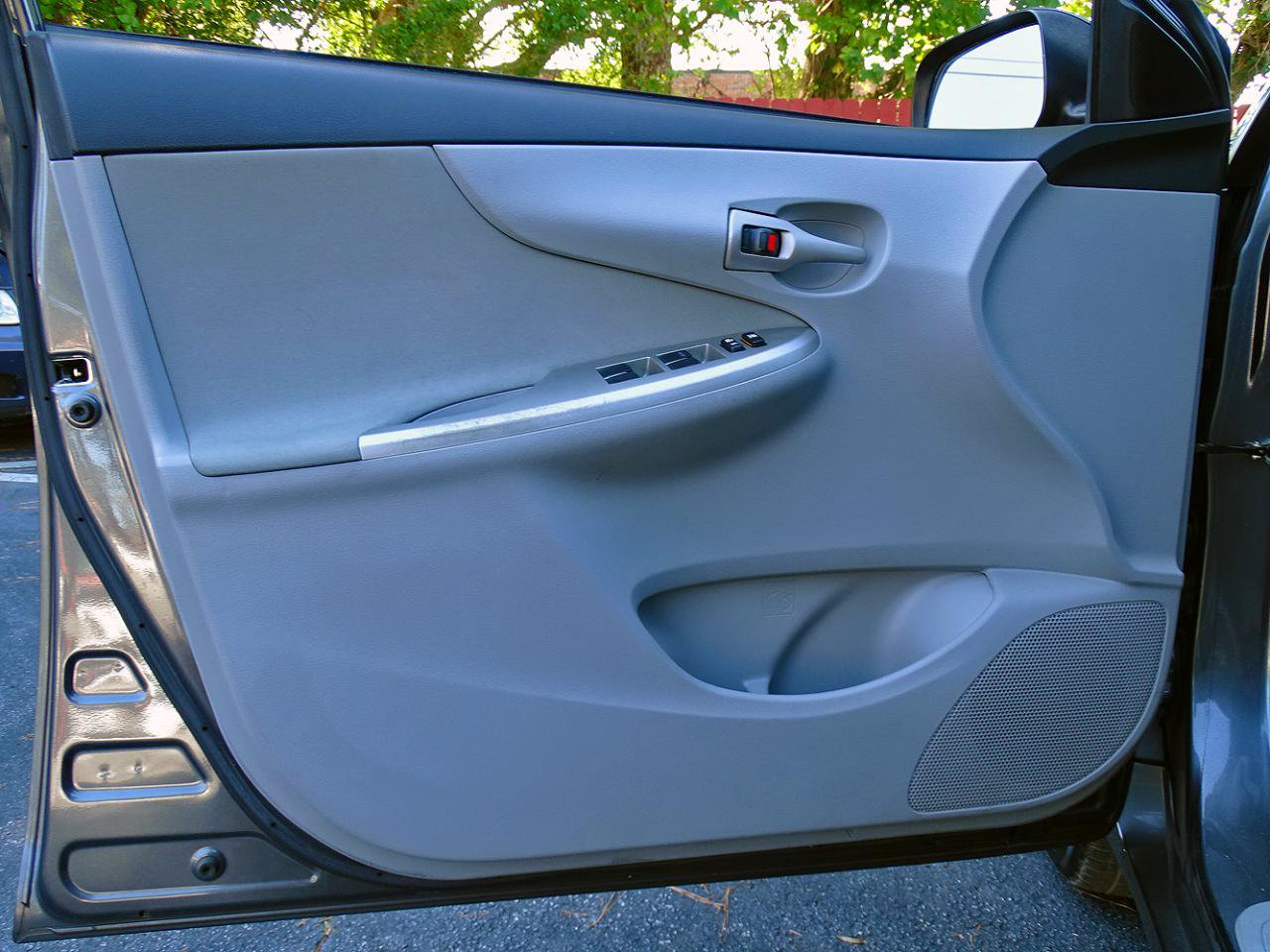Used 2011 Toyota Corolla LE FWD image 18