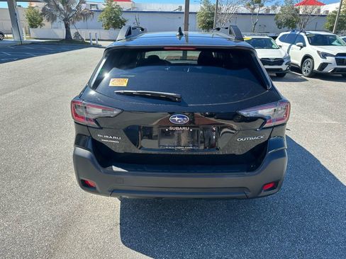 Used 2023 Subaru Outback Premium image 6