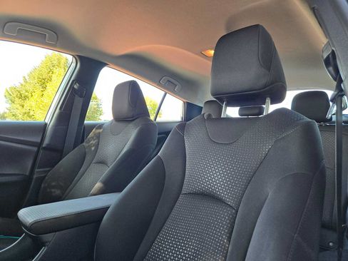 Used 2019 Toyota Prius LE AWD/4WD image 21