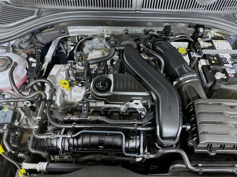 Used 2025 Volkswagen Jetta SE image 33