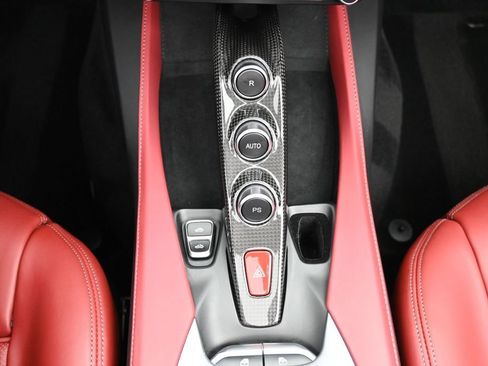 Used 2020 Ferrari Portofino RWD image 25