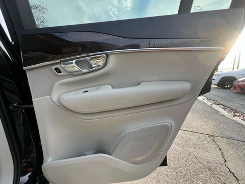 Used 2016 Volvo XC90 T6 Momentum w/ Momentum Plus Package image 18