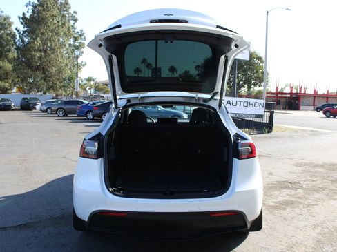 Used 2022 Tesla Model Y Long Range AWD/4WD image 33