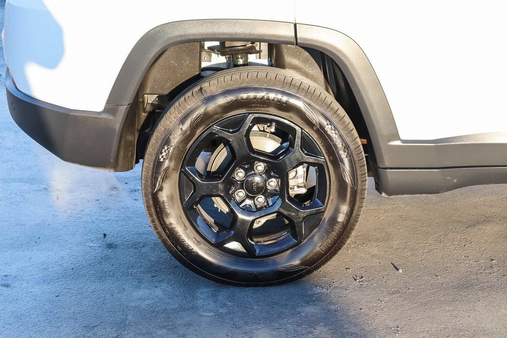 Used 2024 Jeep Compass Trailhawk AWD/4WD image 12