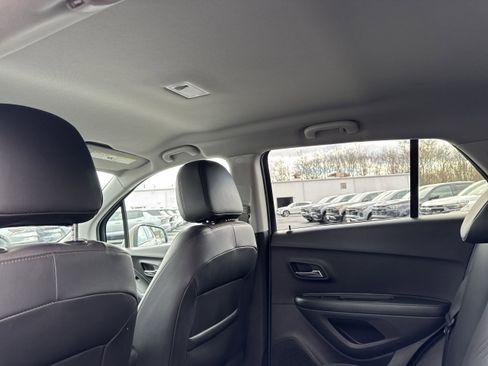 Used 2022 Chevrolet Trax LT w/ Sport Edition image 19