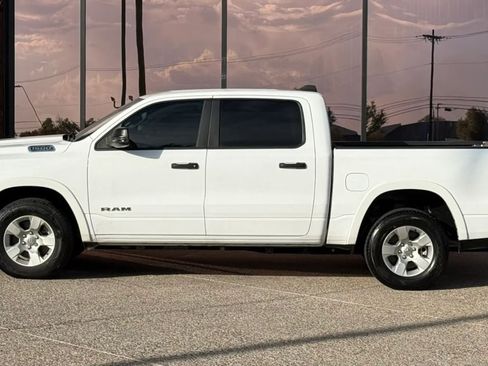 Used 2025 RAM 1500 Big Horn AWD/4WD image 4