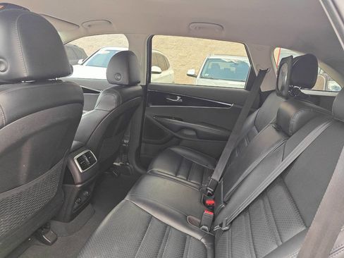 Used 2019 Kia Sorento EX FWD image 11