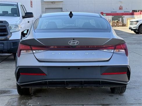 Used 2024 Hyundai Elantra SEL image 5