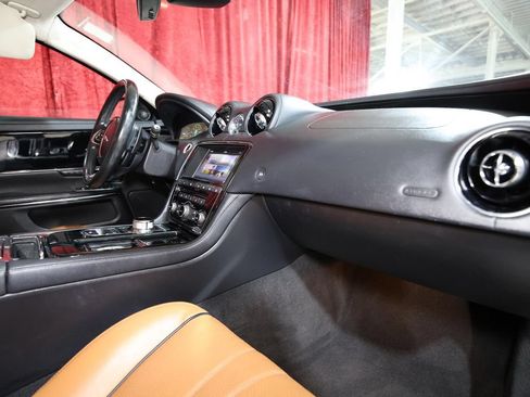 Used 2017 Jaguar XJ R-Sport AWD/4WD image 22