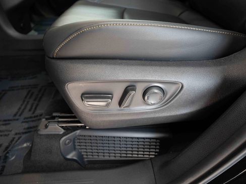 Used 2025 Toyota Sienna XLE Woodland Edition image 12