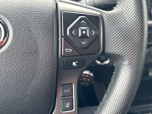 Used 2022 Toyota Tacoma TRD Off-Road image 28