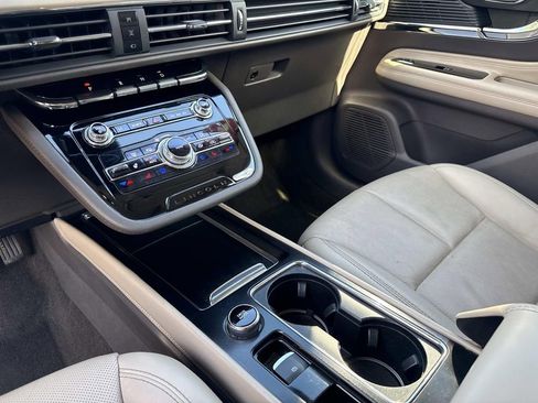 Used 2020 Lincoln Corsair AWD w/ Premium Package image 25