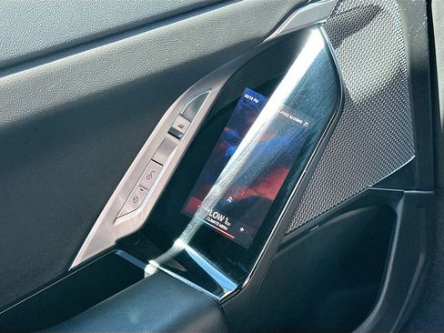 Used 2024 BMW 750e xDrive image 37