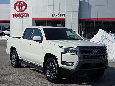 Used 2025 Nissan Frontier SL image 1