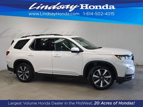 Used 2025 Honda Pilot Touring image 3