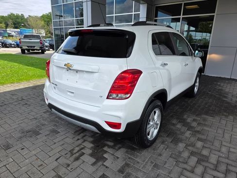 Used 2020 Chevrolet Trax LT w/ LT Convenience Package AWD/4WD image 4