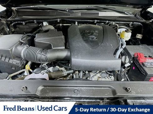 Used 2022 Toyota Tacoma SR5 AWD/4WD image 28