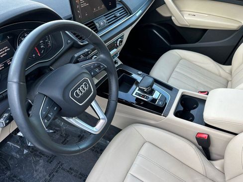 Used 2023 Audi Q5 Premium w/ Convenience Package image 10