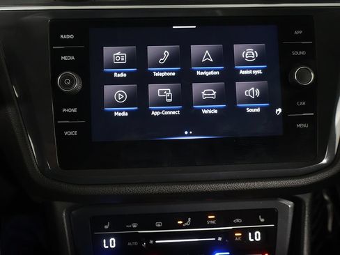 Used 2024 Volkswagen Tiguan SE w/ Panoramic Sunroof Package AWD/4WD image 45