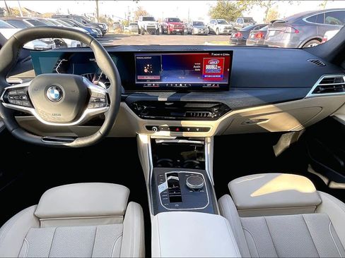 Used 2025 BMW 330i Sedan w/ Premium Package image 16