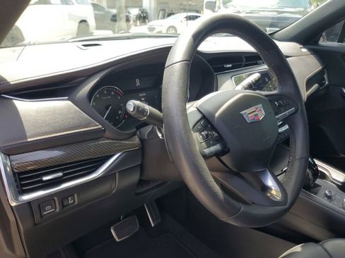 Certified 2022 Cadillac XT4 Sport w/ Comfort Package FWD image 18