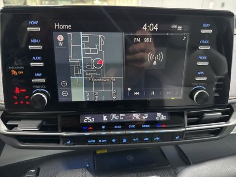 Used 2022 Toyota Sienna XSE FWD image 24