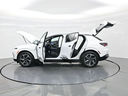 Used 2025 Chevrolet Equinox EV LT w/ Convenience Package image 39