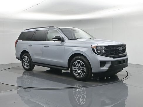Used 2025 Ford Expedition Active image 7