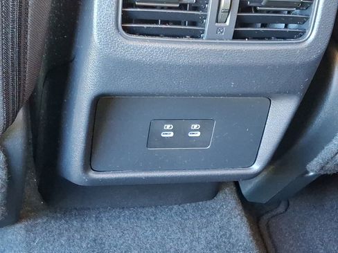 Used 2024 Nissan Rogue SV image 11