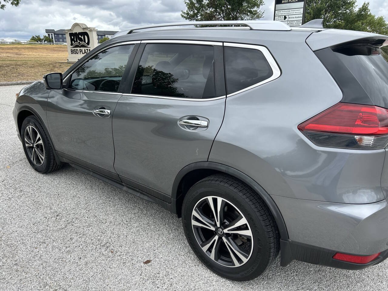 Used 2019 Nissan Rogue SV w/ Premium Package FWD image 10