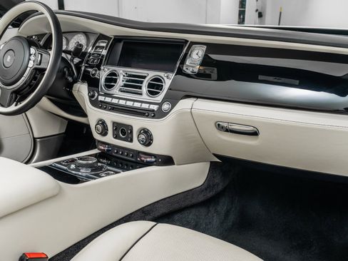 Used 2020 Rolls-Royce Dawn RWD image 14