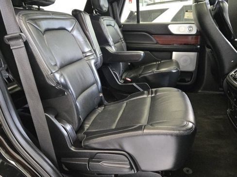 Used 2020 Lincoln Navigator Reserve w/ Equipment Group 208A Reserve AWD/4WD image 8