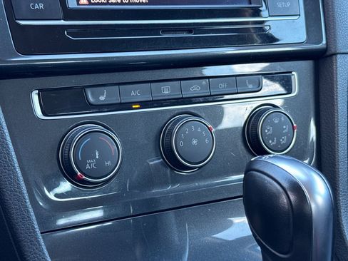 Used 2019 Volkswagen Golf Alltrack S image 20