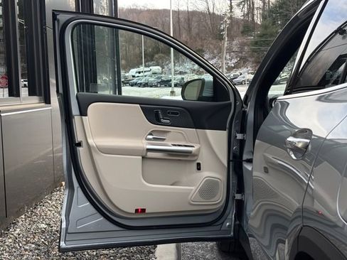 Used 2025 Mercedes-Benz GLA 250 4MATIC image 38