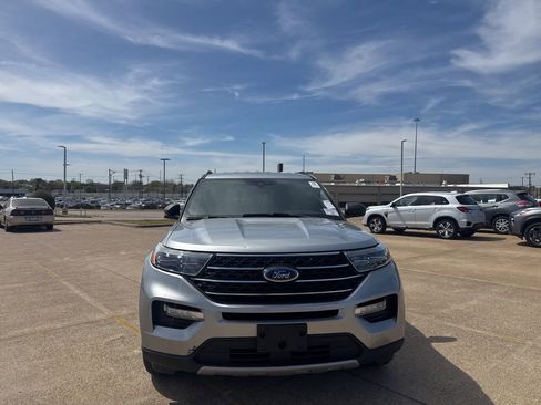 Used 2020 Ford Explorer XLT w/ Equipment Group 202A image 4