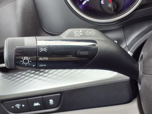 Used 2024 Kia Carnival LX image 15