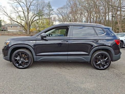 Certified 2024 Volkswagen Taos SE w/ Panoramic Sunroof Package image 6