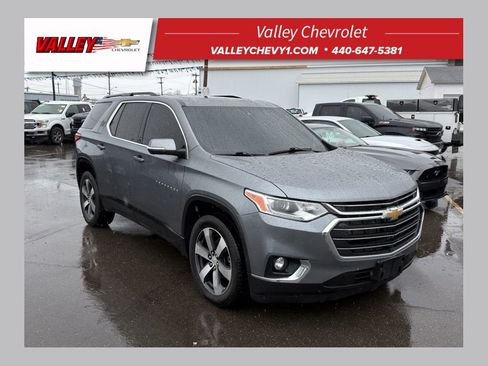 Used 2021 Chevrolet Traverse LT w/ LT Premium Package image 1