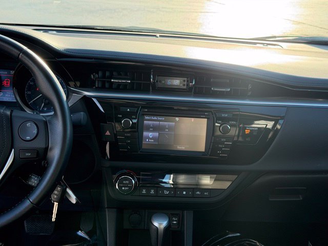 Used 2015 Toyota Corolla S FWD image 14