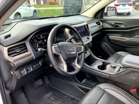 Used 2023 GMC Acadia Denali w/ Denali Ultimate Package AWD/4WD image 8