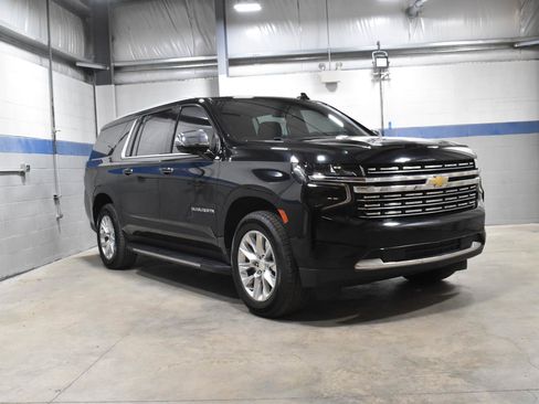 Used 2023 Chevrolet Suburban Premier AWD/4WD image 30