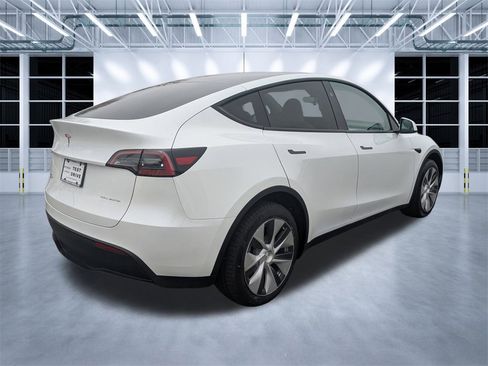 Used 2023 Tesla Model Y Long Range image 4