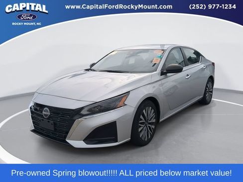 Used 2024 Nissan Altima 2.5 SV FWD image 1