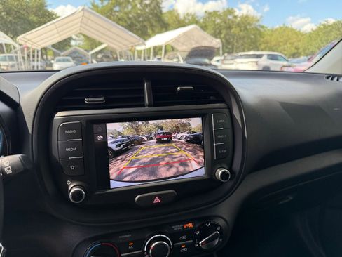 Used 2025 Kia Soul LX w/ LX Technology Package FWD image 21