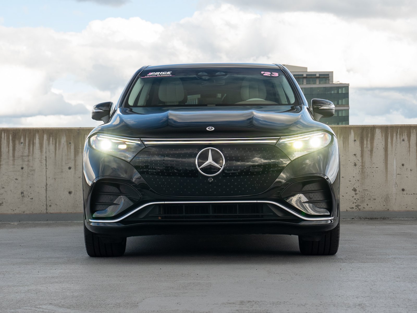 Used 2023 Mercedes-Benz EQS 580 4MATIC SUV image 2