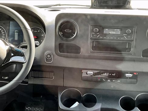 New 2025 Mercedes-Benz Sprinter 2500 image 9