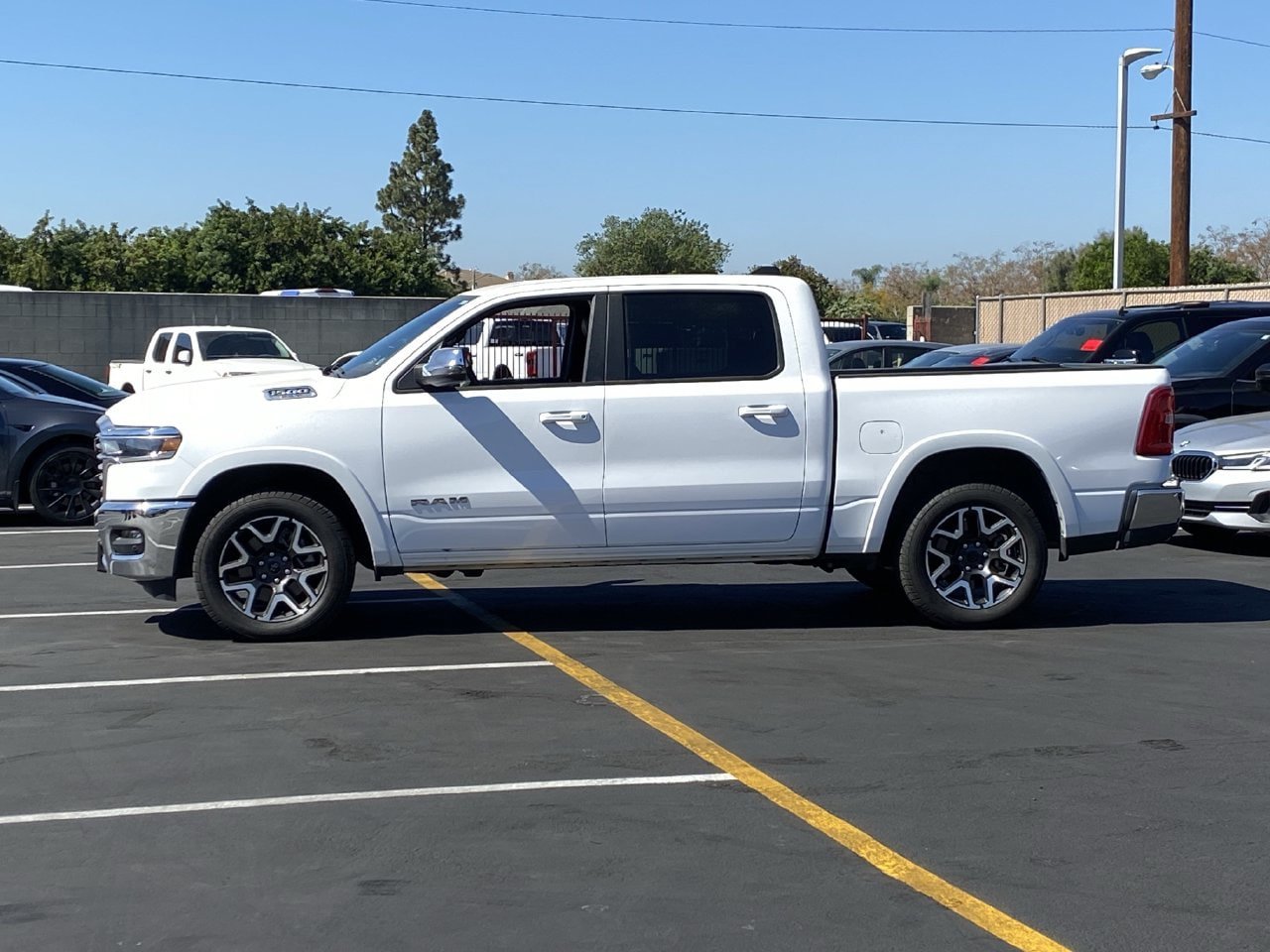 Used 2025 RAM 1500 Laramie AWD/4WD image 3