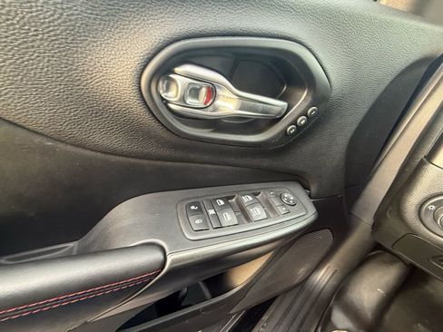 Used 2021 Jeep Cherokee Trailhawk w/ Premium Leather Package image 16