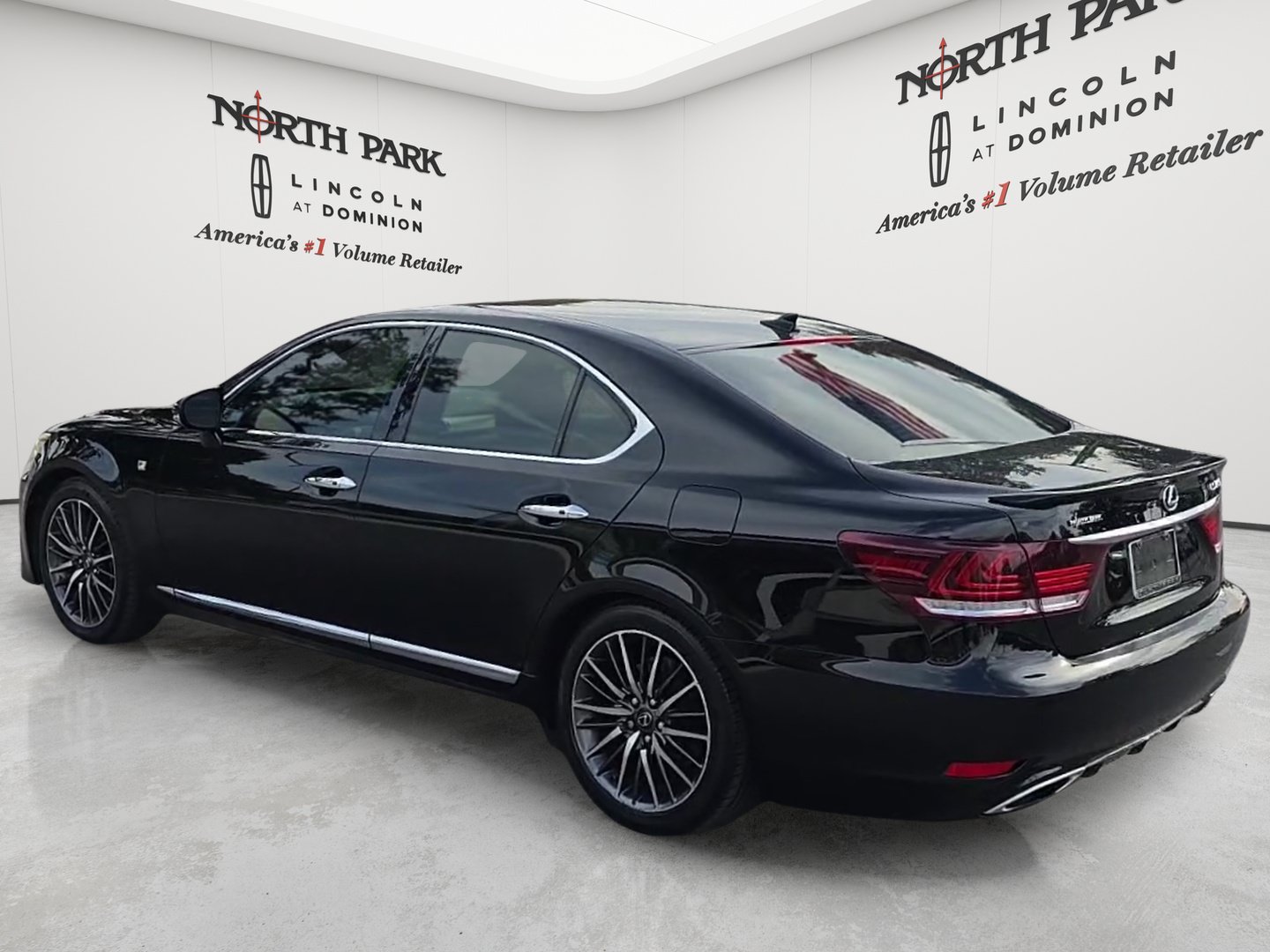 Used 2013 Lexus LS 460 w/ F-Sport Pkg RWD image 4