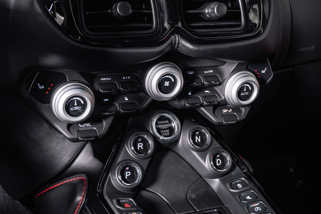 Used 2019 Aston Martin V8 Vantage Coupe RWD image 28